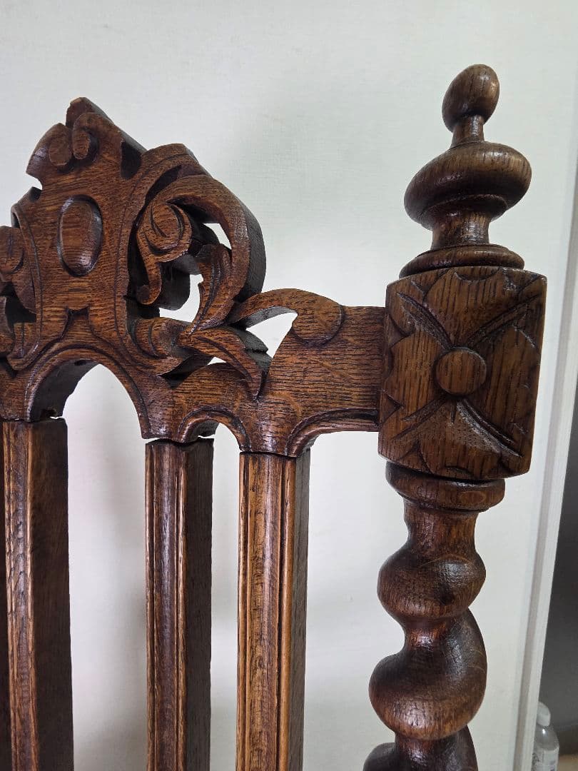 希少　アンティーク　ツイストレッグチェア　アンティーク 木製 　彫刻入り椅子