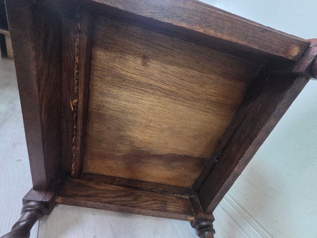 希少　アンティーク　ツイストレッグチェア　アンティーク 木製 　彫刻入り椅子