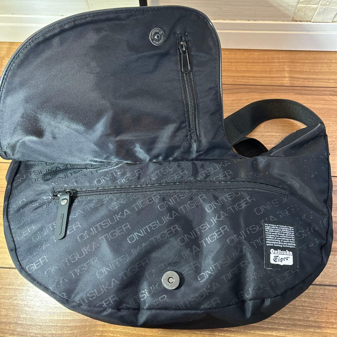 オニツカタイガー メッセンジャーバッグ 刺繍トラ Onitsuka Tiger
