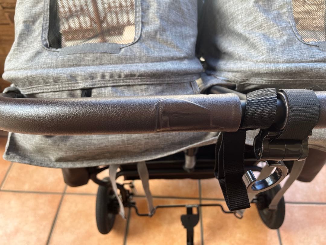 エアバギー　ココダブル　グレー