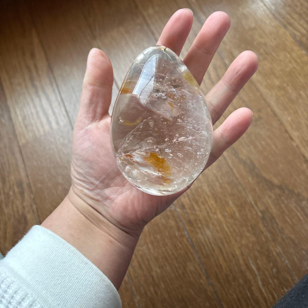 ヒマラヤ水晶ヒーラー共生　たまご型　約93ミリ!!! 台座付き