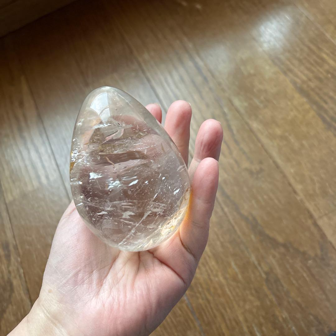 ヒマラヤ水晶ヒーラー共生　たまご型　約93ミリ!!! 台座付き