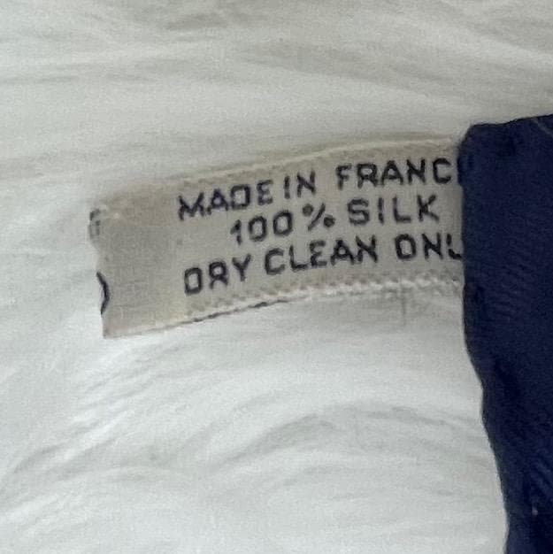 エルメス カレ90 大判スカーフ　シルク100％ ネイビー　タグあり