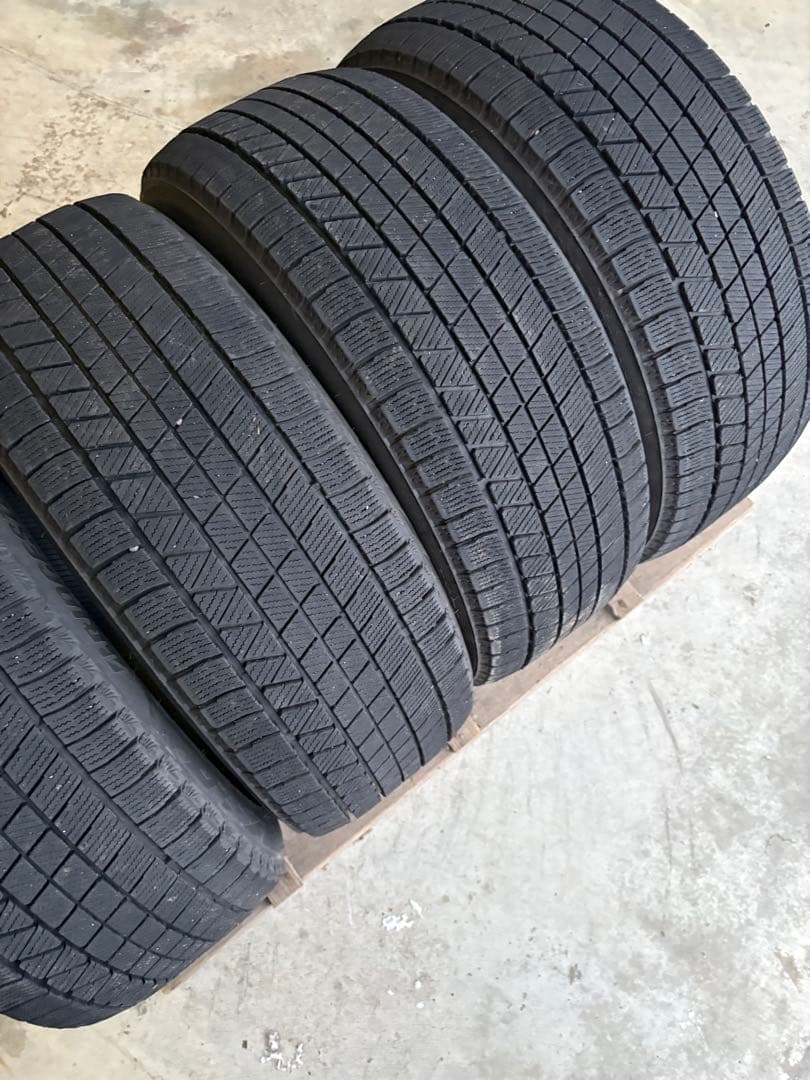 ブリヂストン　235/45R18 VRX3