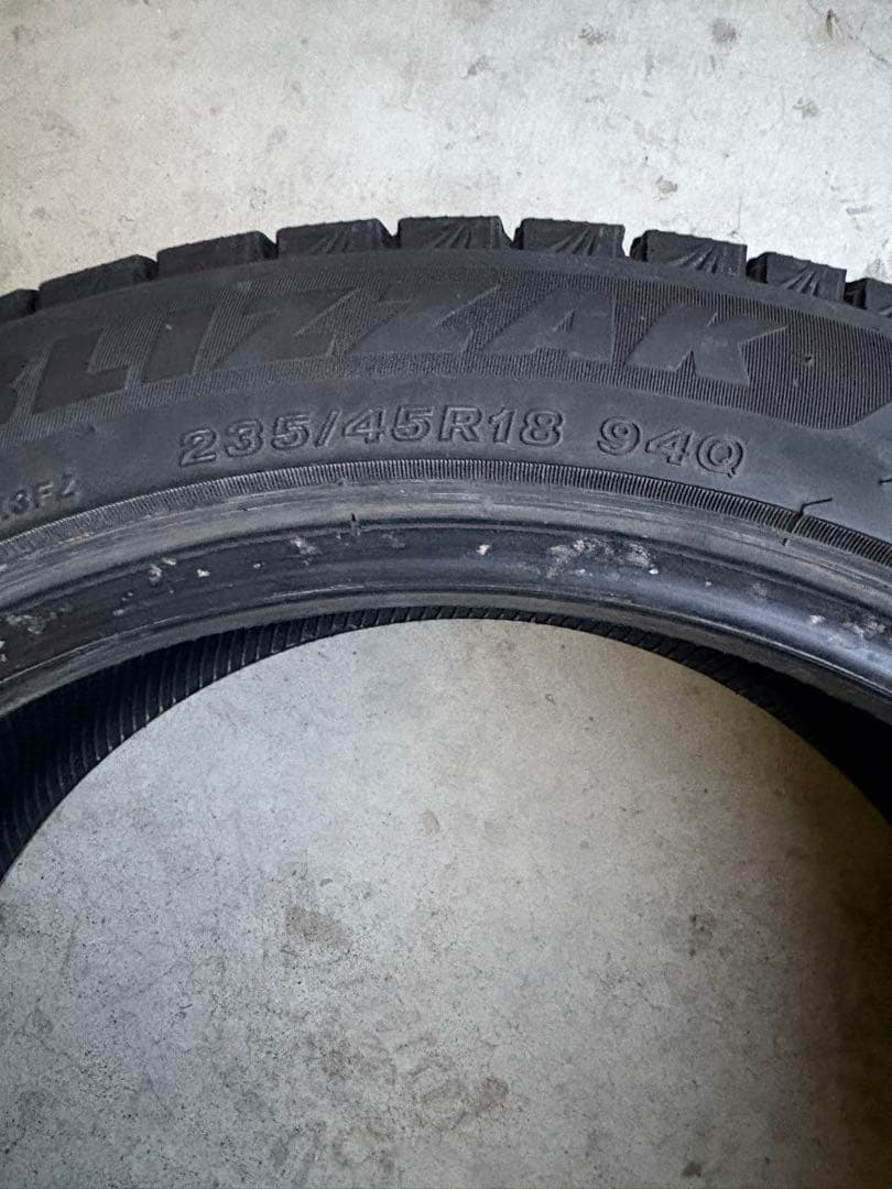 ブリヂストン　235/45R18 VRX3