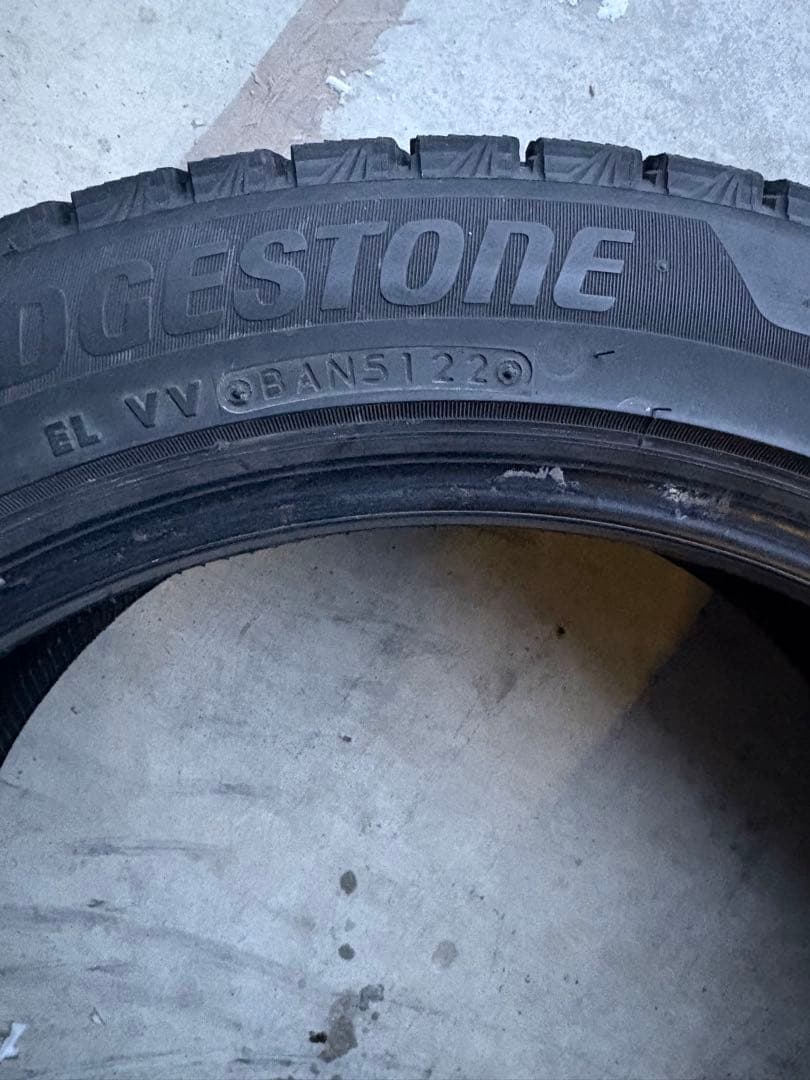 ブリヂストン　235/45R18 VRX3