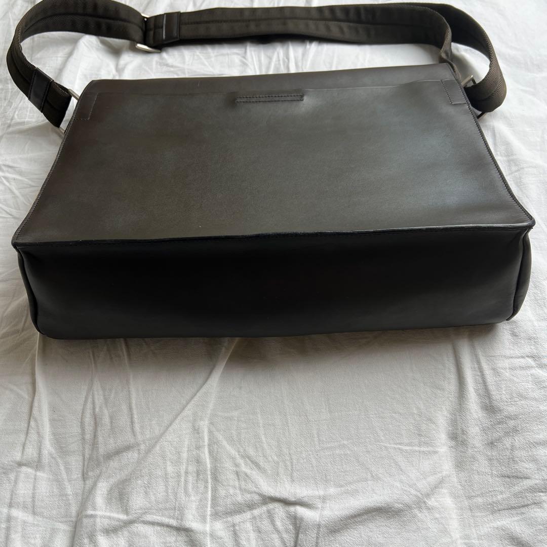 バッグ PRADA leather messenger bag dark brown