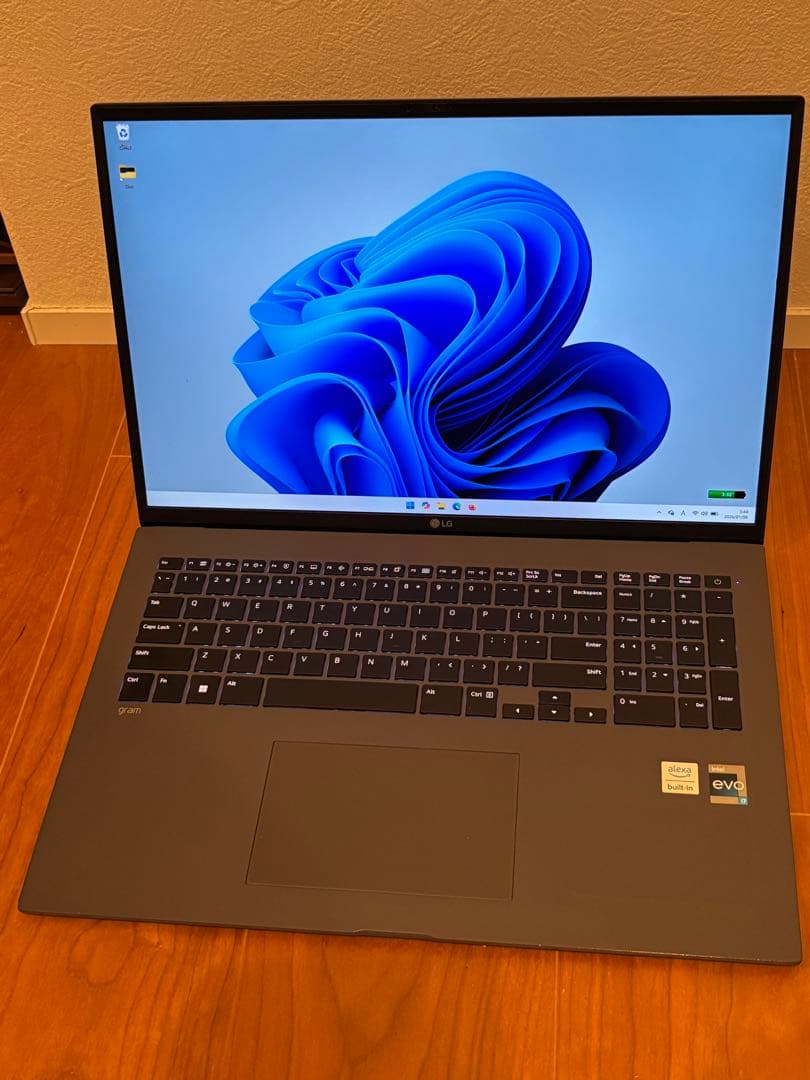 LG gram 17インチで1350グラム。英語キーボード・日本語Win11