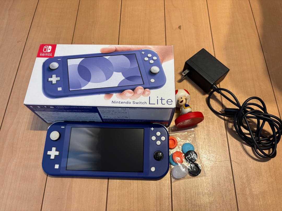 Nintendo Switch Lite ブルー　おまけ⭐︎アミーボ付き