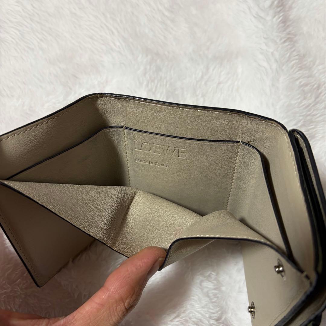 ロエベ 三つ折財布 グリーン