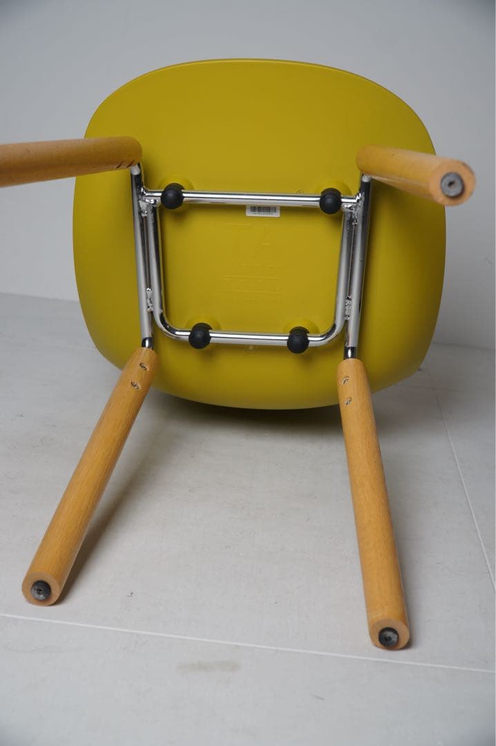 椅子 TA Side Shell chair toou by Simone Viola