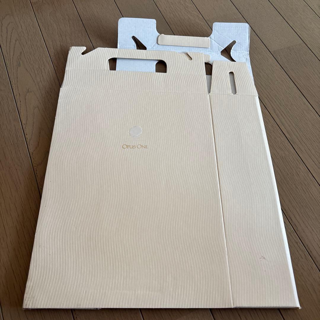 手に入らない！？オーパスワンワイナリー限定の超絶希少3本入り紙製ギフトボックス