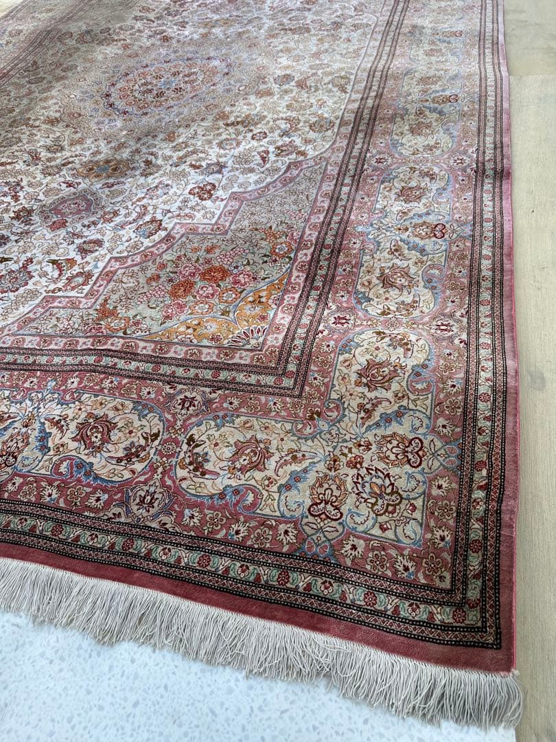 ペルシャ絨毯 クム産 工房サイン シルク100% 手織り 301×198cm