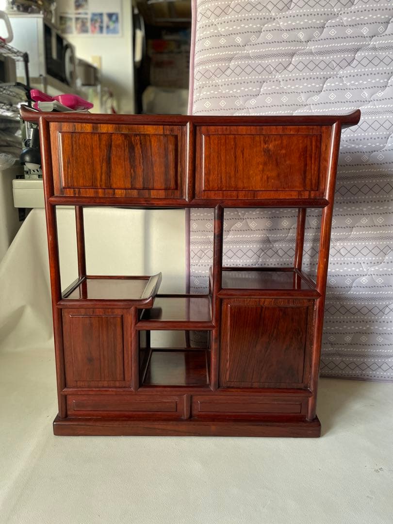 螺鈿細工 小ぶり 茶箪笥 飾り棚 段違い茶壷棚 和風飾り棚 透かし彫り 茶道具