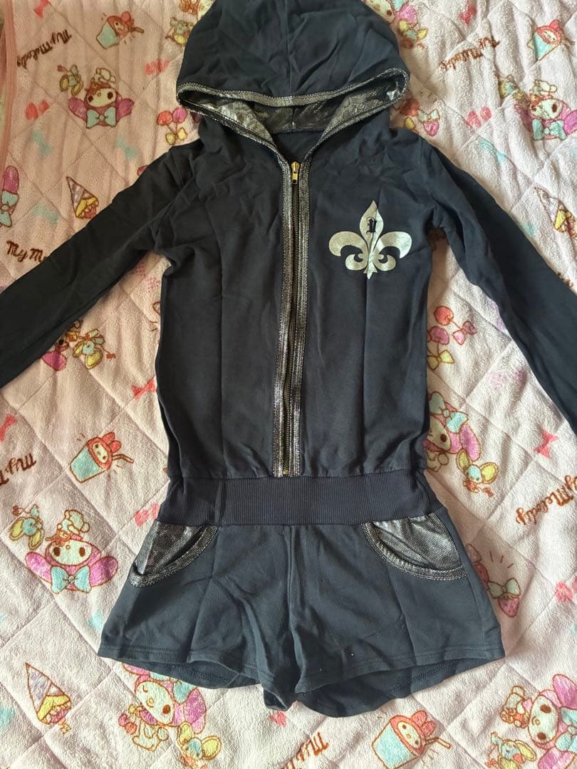 フード付きダークグレーセットアップd.i.a.