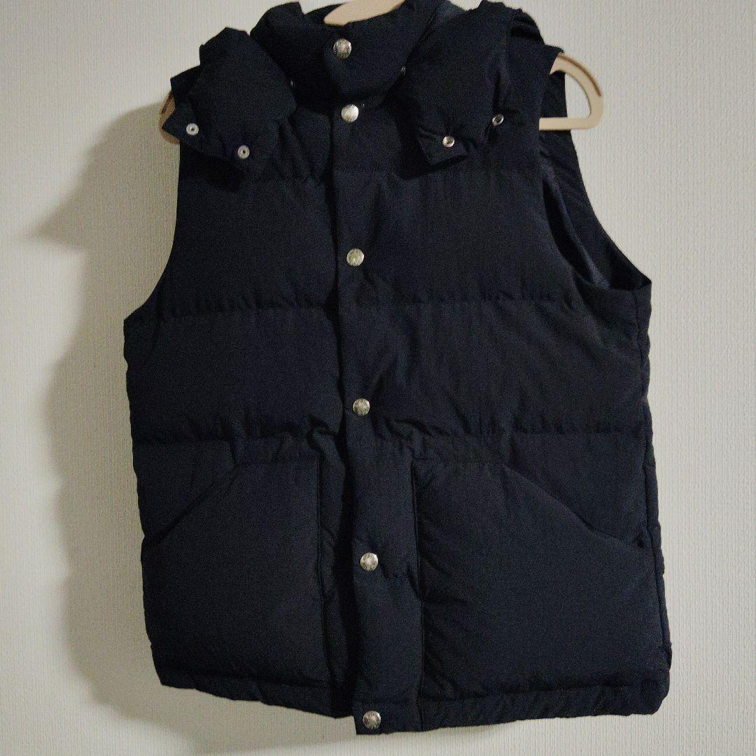 ブラック フード付きダウンベスト