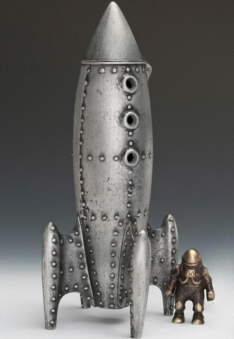 月ロケットと宇宙飛行士の置物　金属製　作家もの