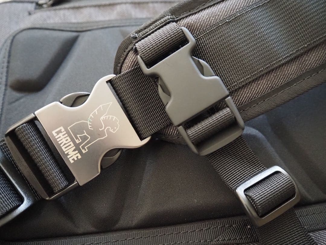 CHROME クローム ダークグレー メッセンジャーバッグ