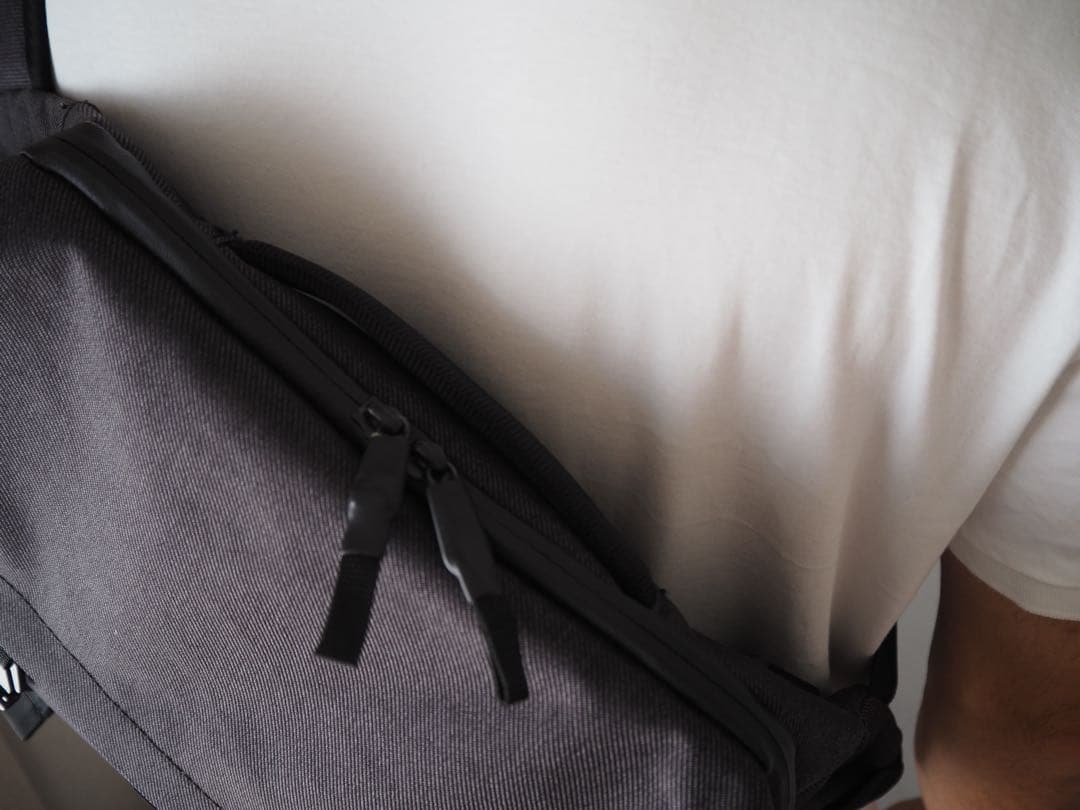 CHROME クローム ダークグレー メッセンジャーバッグ