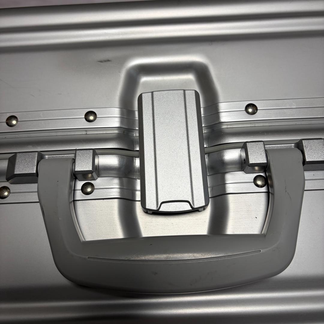 Mercedes-Benz シルバーキャリーケース 65L