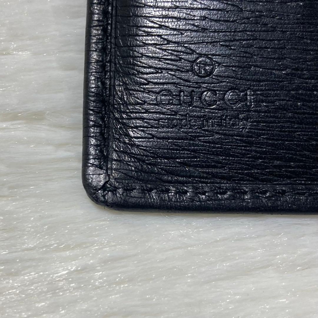 お買い得品　美品　GUCCI グッチ　二つ折り　レザー　ゴールドロゴ　人気　黒