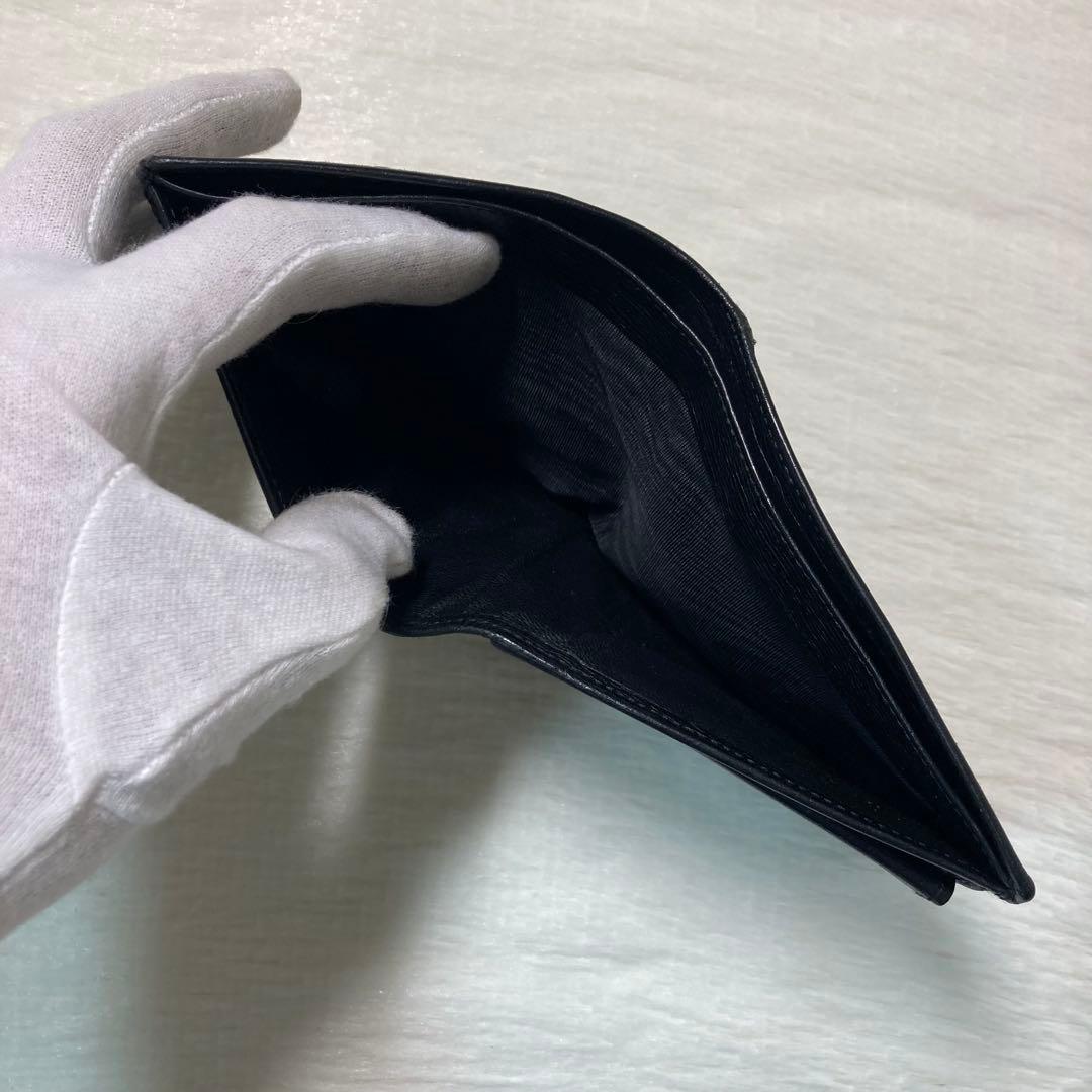 お買い得品　美品　GUCCI グッチ　二つ折り　レザー　ゴールドロゴ　人気　黒