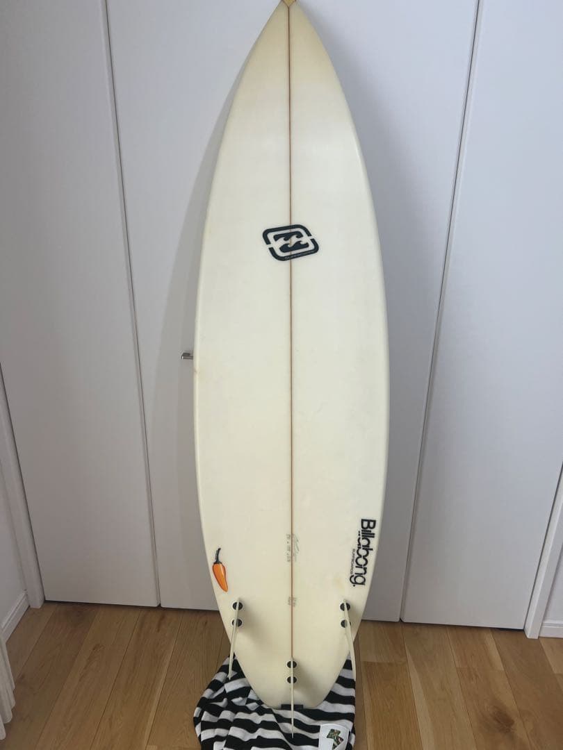 チリショートボード 5'11\" ニットケース付き　値段交渉あり