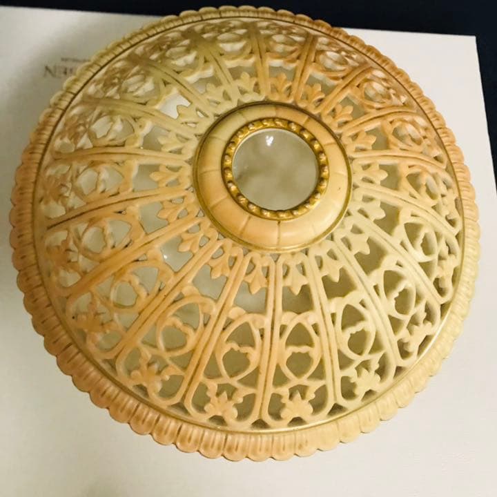 ロイヤルウースター  ブラックアイボリー　透かしポプリポット