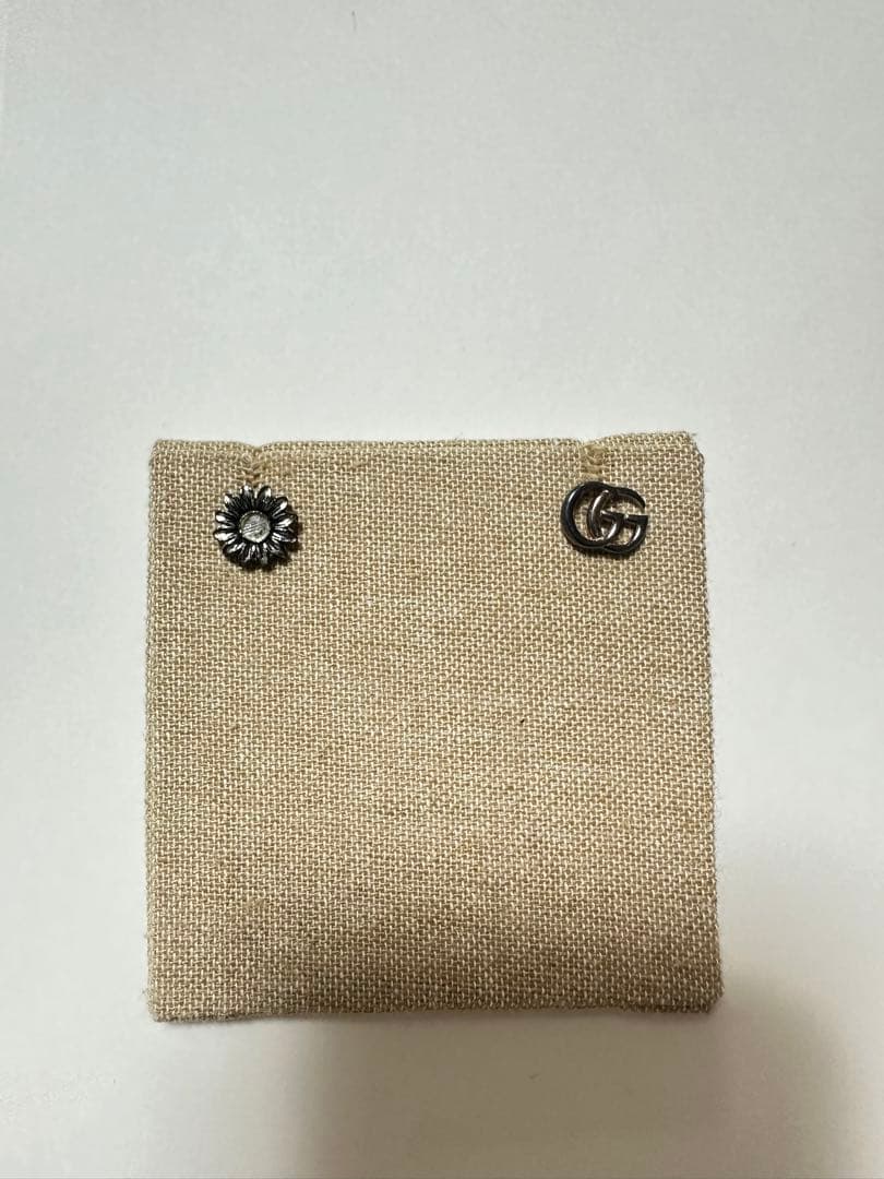 【ほぼ未使用】GUCCI ロゴピアス