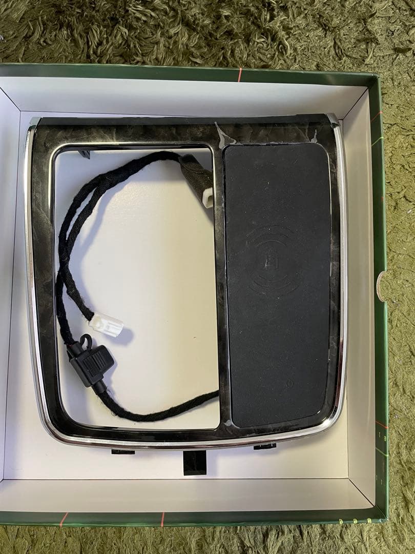 エンラージ製30後期アルファード用のQi対応ワイヤレス充電器等３点セット