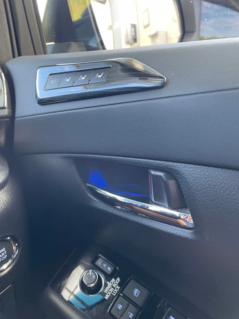 エンラージ製30後期アルファード用のQi対応ワイヤレス充電器等３点セット