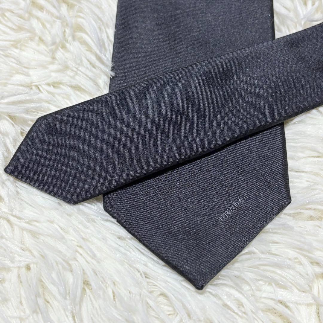 【極美品】PRADA ネクタイ　ソリッド　ロゴ　無印　グレー