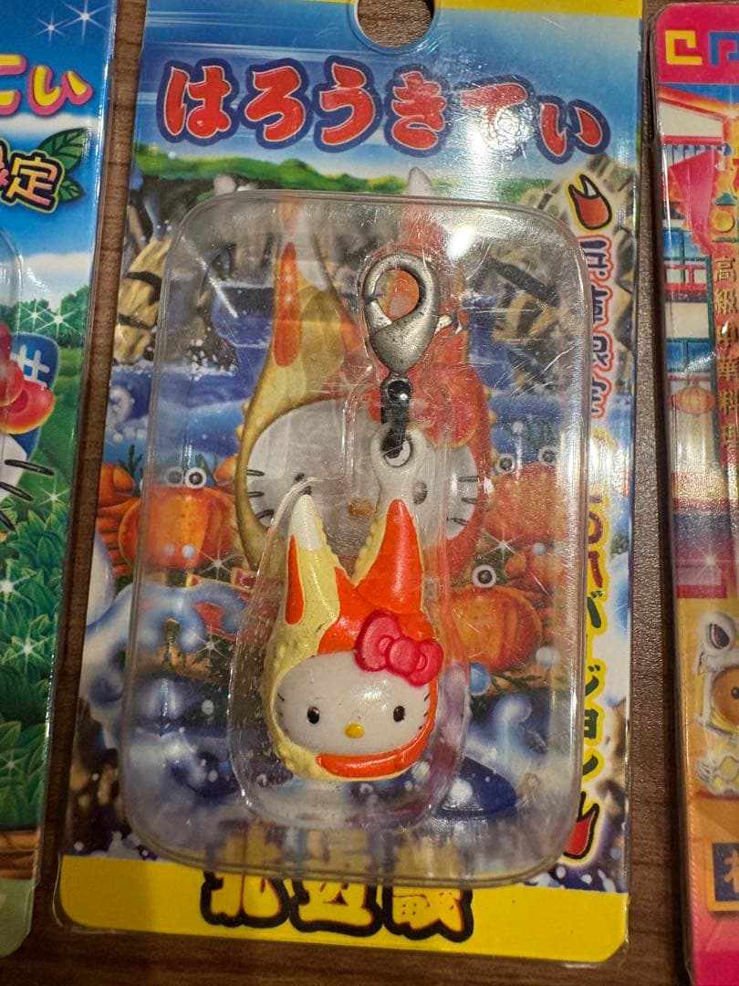 サンリオ　ご当地ハローキティ　ファスナーマスコット　根付けストラップなど32点