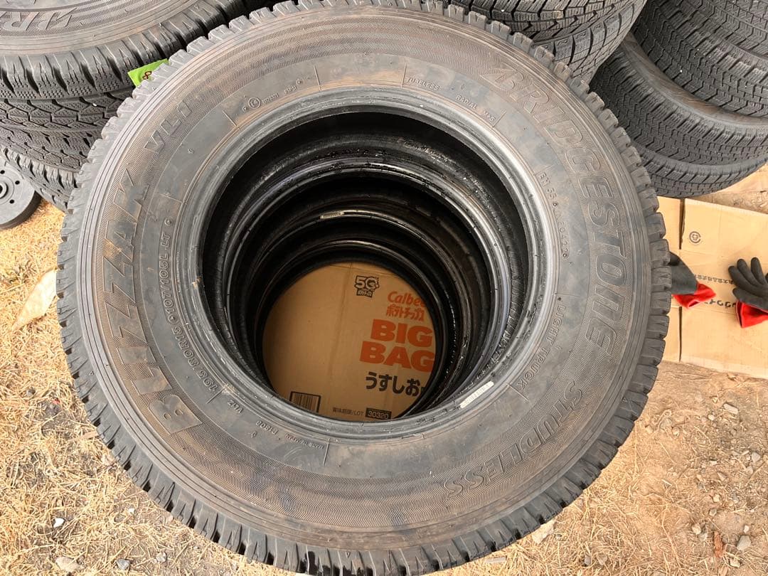 195/80R15 ブリヂストン　スタッドレス①