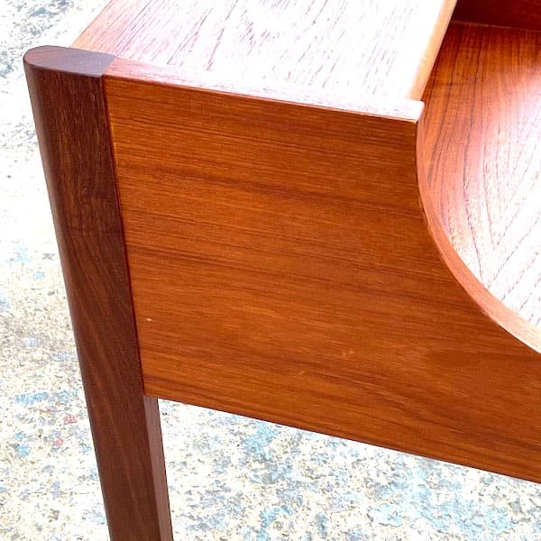 北欧ビンテージ　ナイトテーブル　サイドテーブル　ベッドサイドチェスト