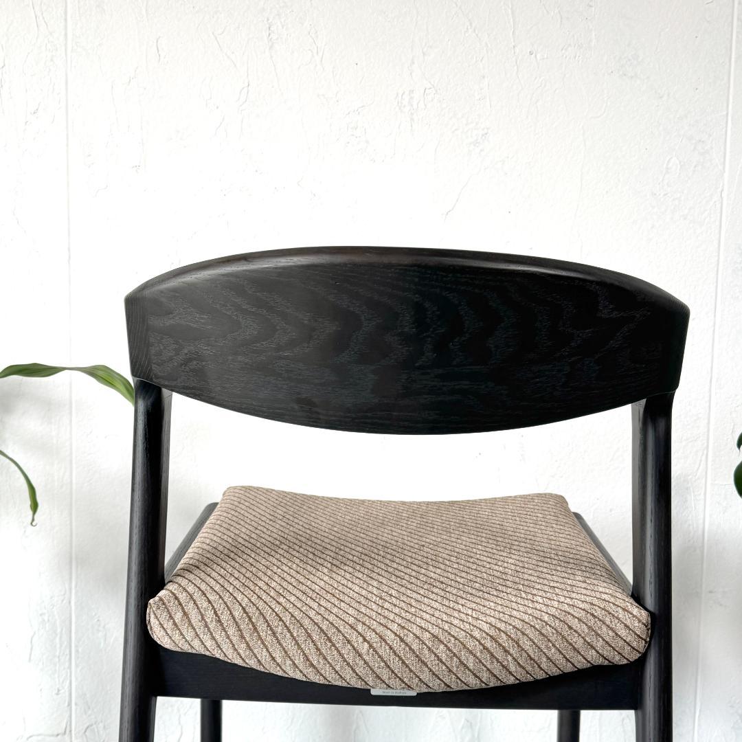 ②美品 ナガノインテリア DC354 ダイニングチェア 張座 ハンギング機能