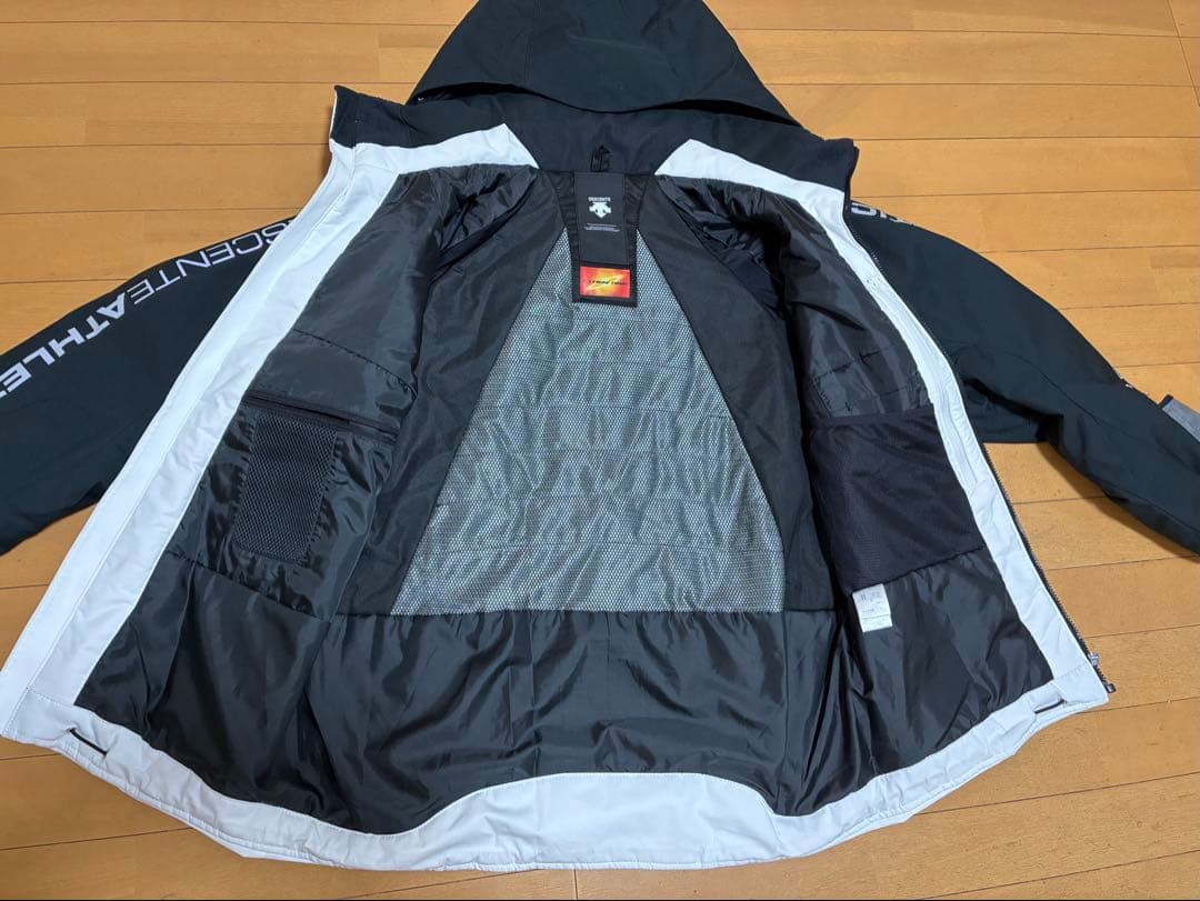 美品 デサントMove Sport スキーウェアジャケットのみ180cm