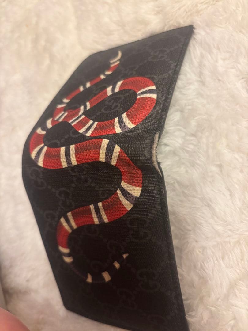 GUCCI 赤い蛇デザイン 二つ折り財布