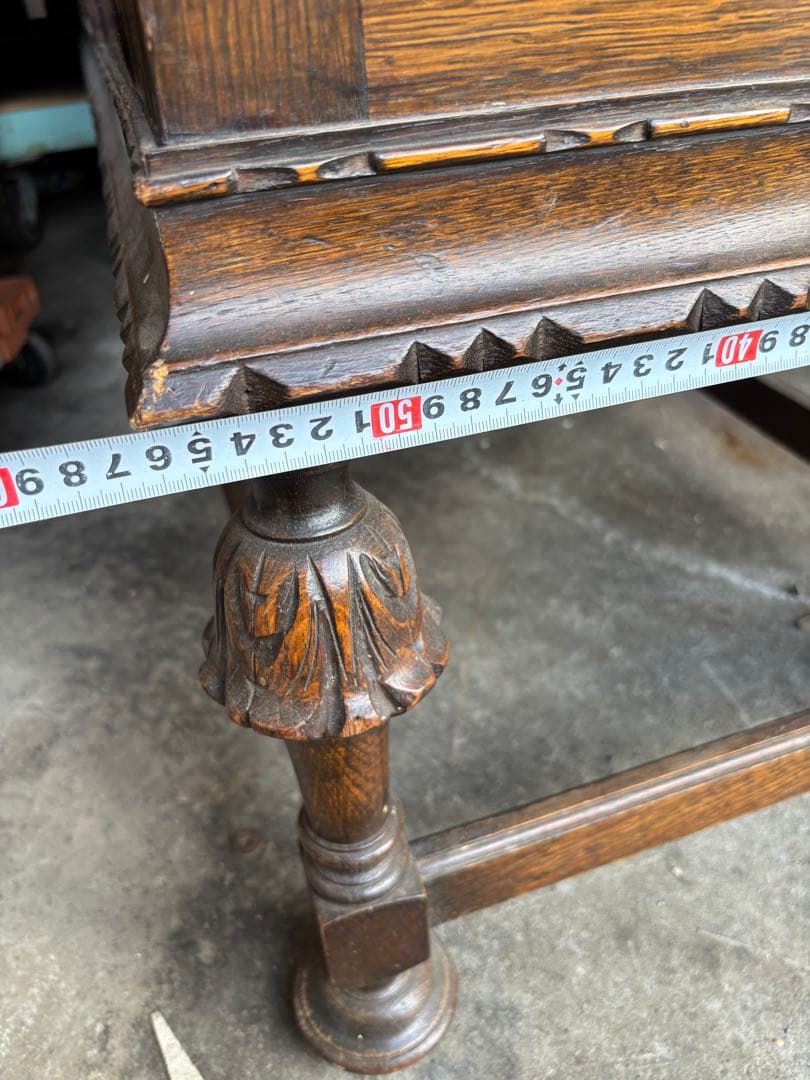 アンティーク　英国クラシック　彫刻家具　キャビネット　サイドボード