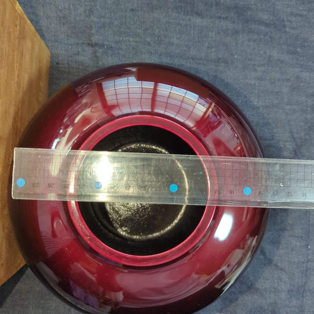 玉蟲塗 赤色ガラス様 花瓶 丸型 木製台座付き 鋳物？桐箱あり