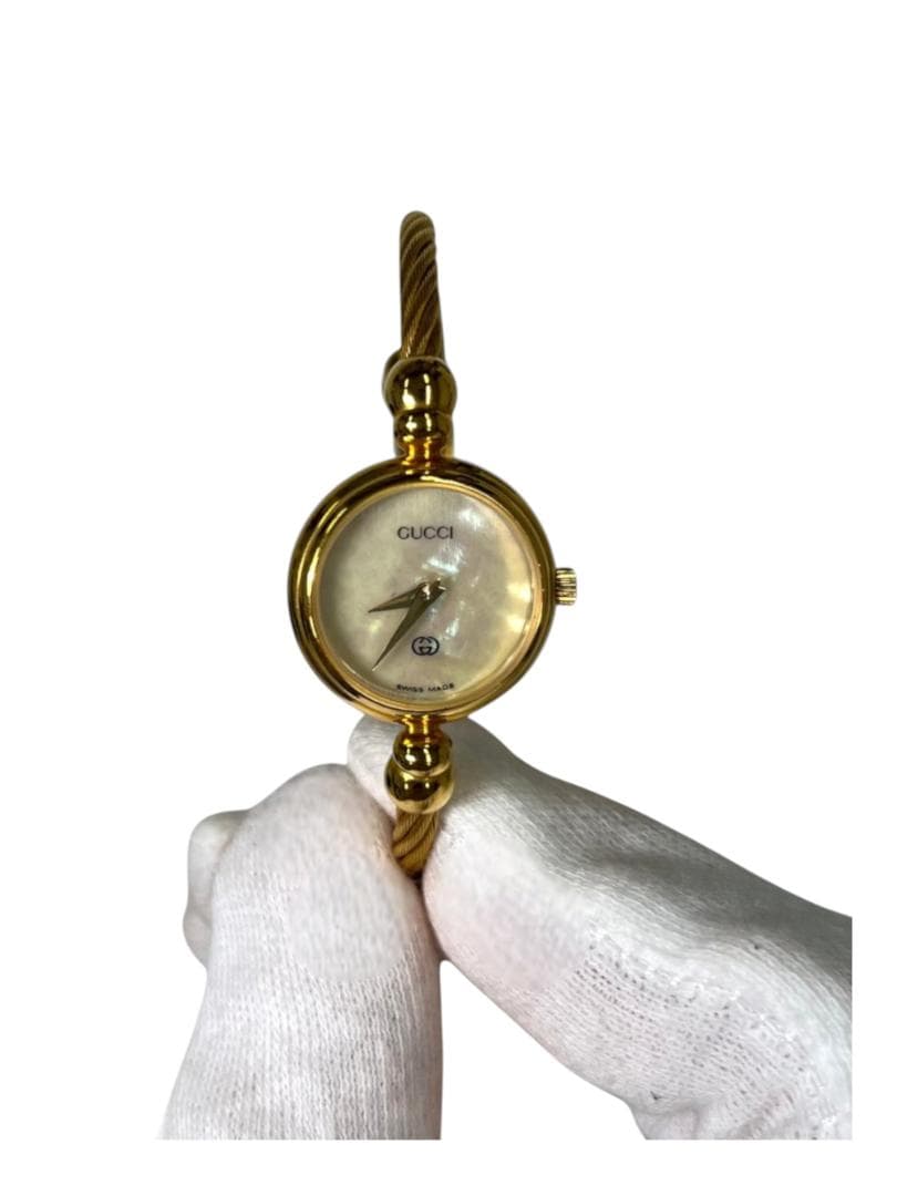 GUCCI（グッチ）バングルウォッチ ホワイトシェル文字盤