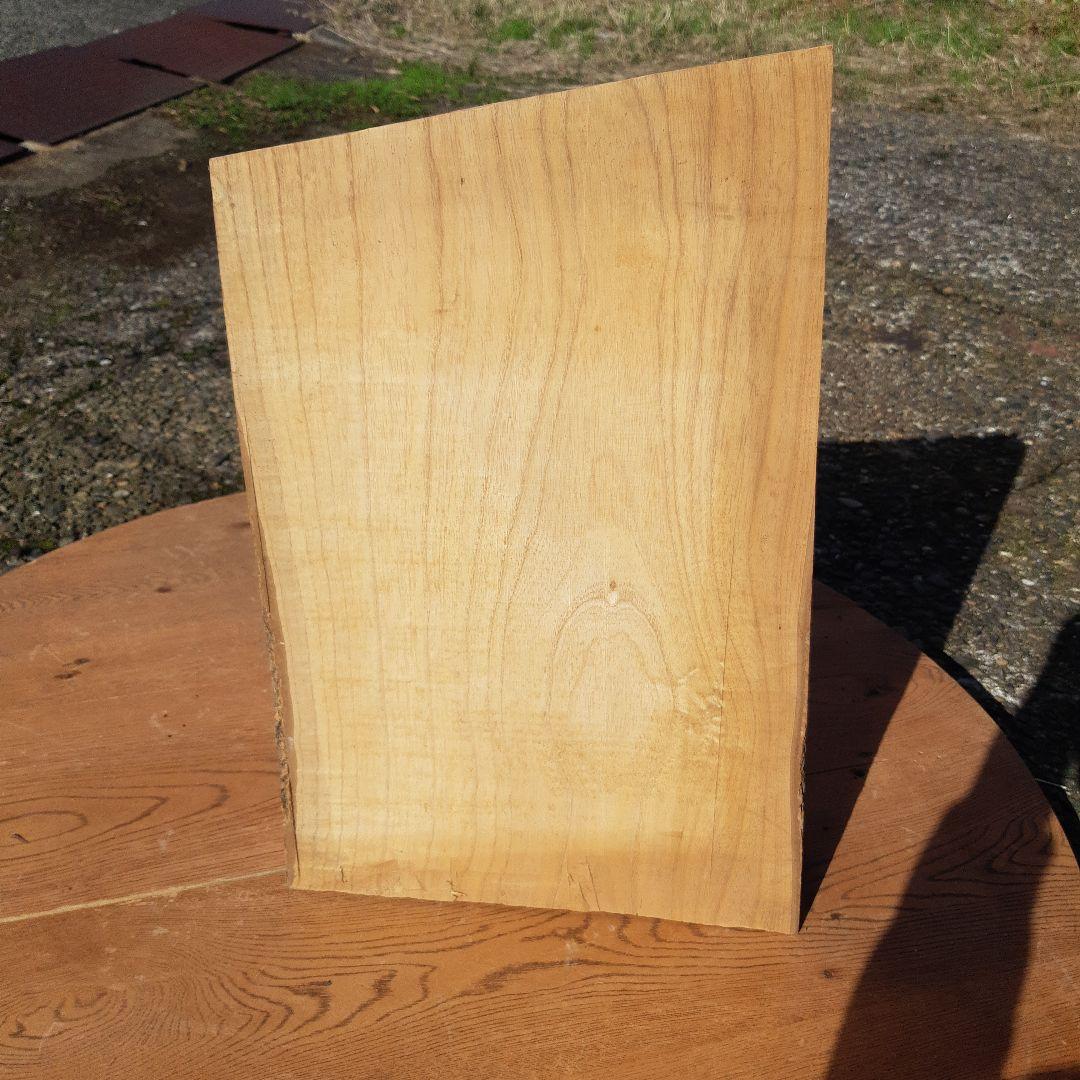 硬く重い　木板