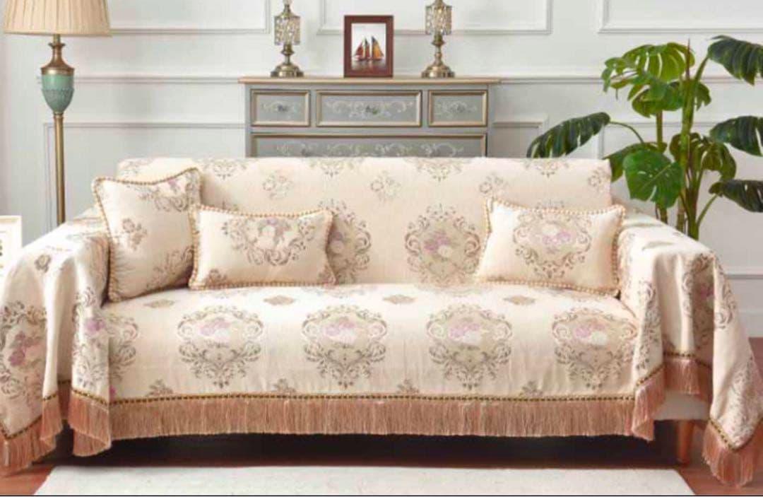 上品でエレガントなソファーカバー　ヨーロピアン　色：アイボリーベージュ