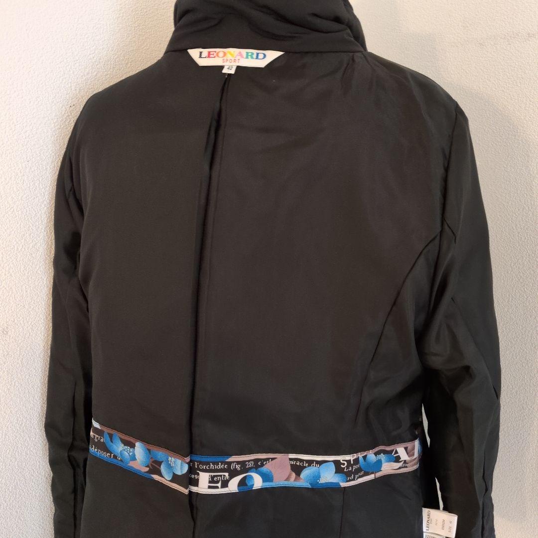 ブラックフード付きロングコート