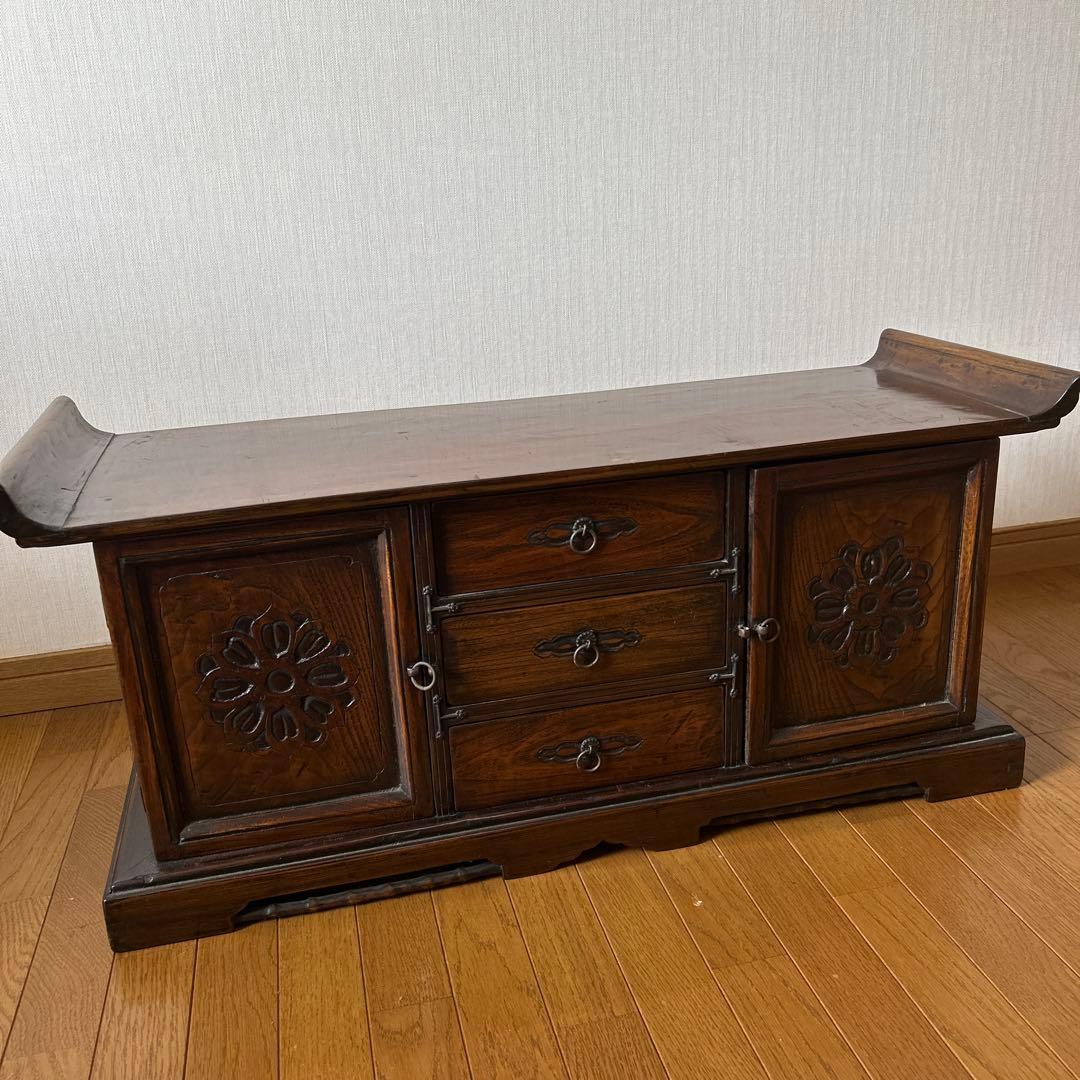 唐木飾り棚　彫刻入り木製箪笥　アンティーク　古美術　中国家具