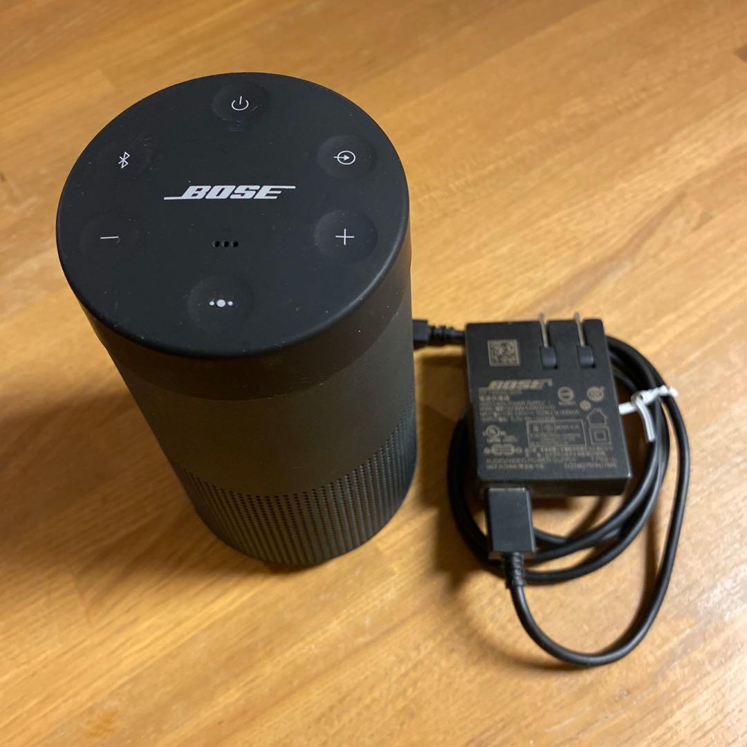 Bose SoundLink RevolveⅡと付属アダプター
