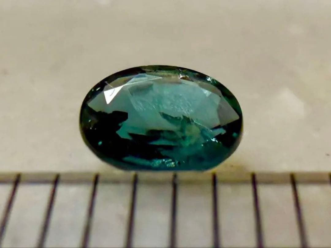 ブラジル連邦共和国ミナスジェライス州ヘマチタ鉱山産アレキサンドライト0.33ct