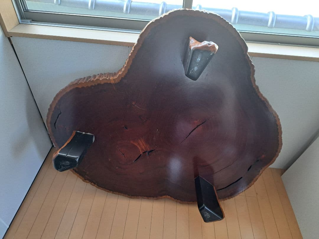 かなり重い、一枚板の天然木輪切り