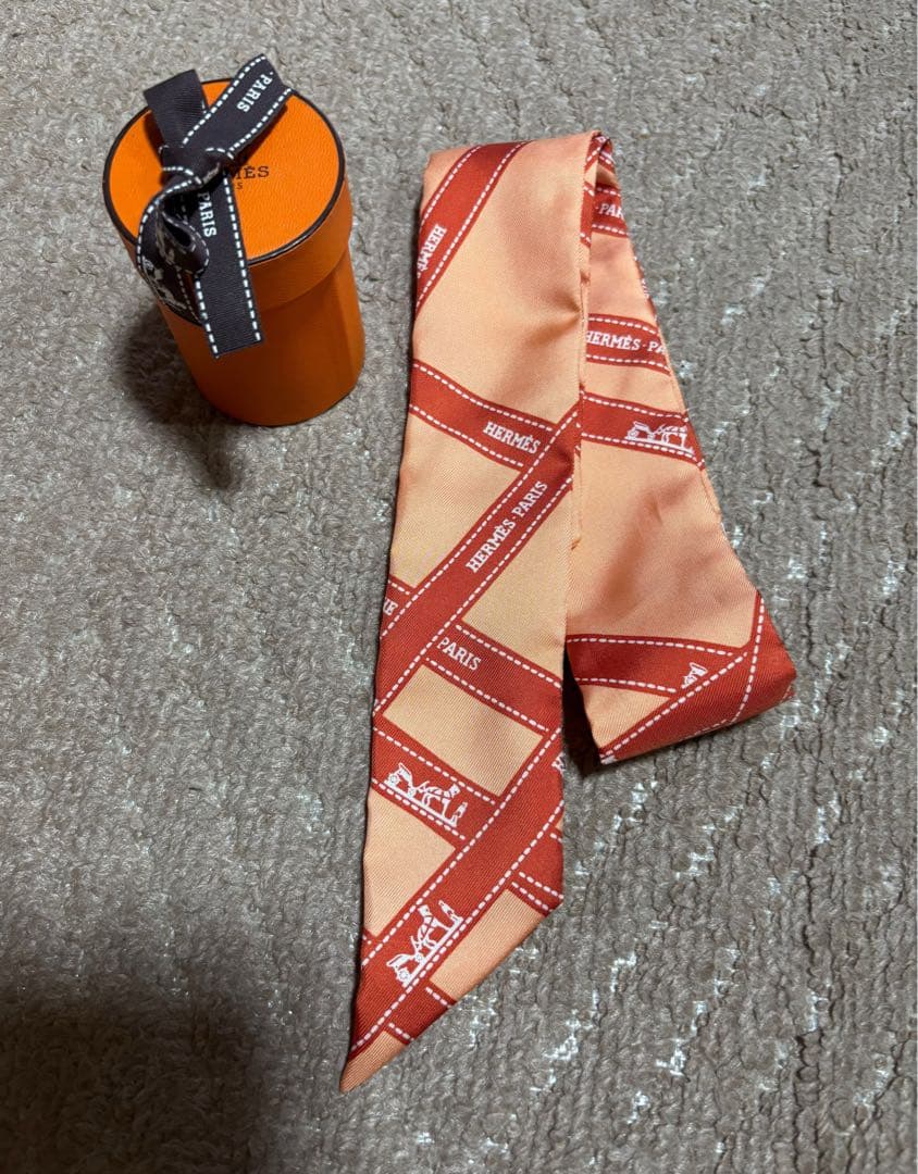 HERMES エルメス ツイリー ボルデュック スカーフ　オレンジ白