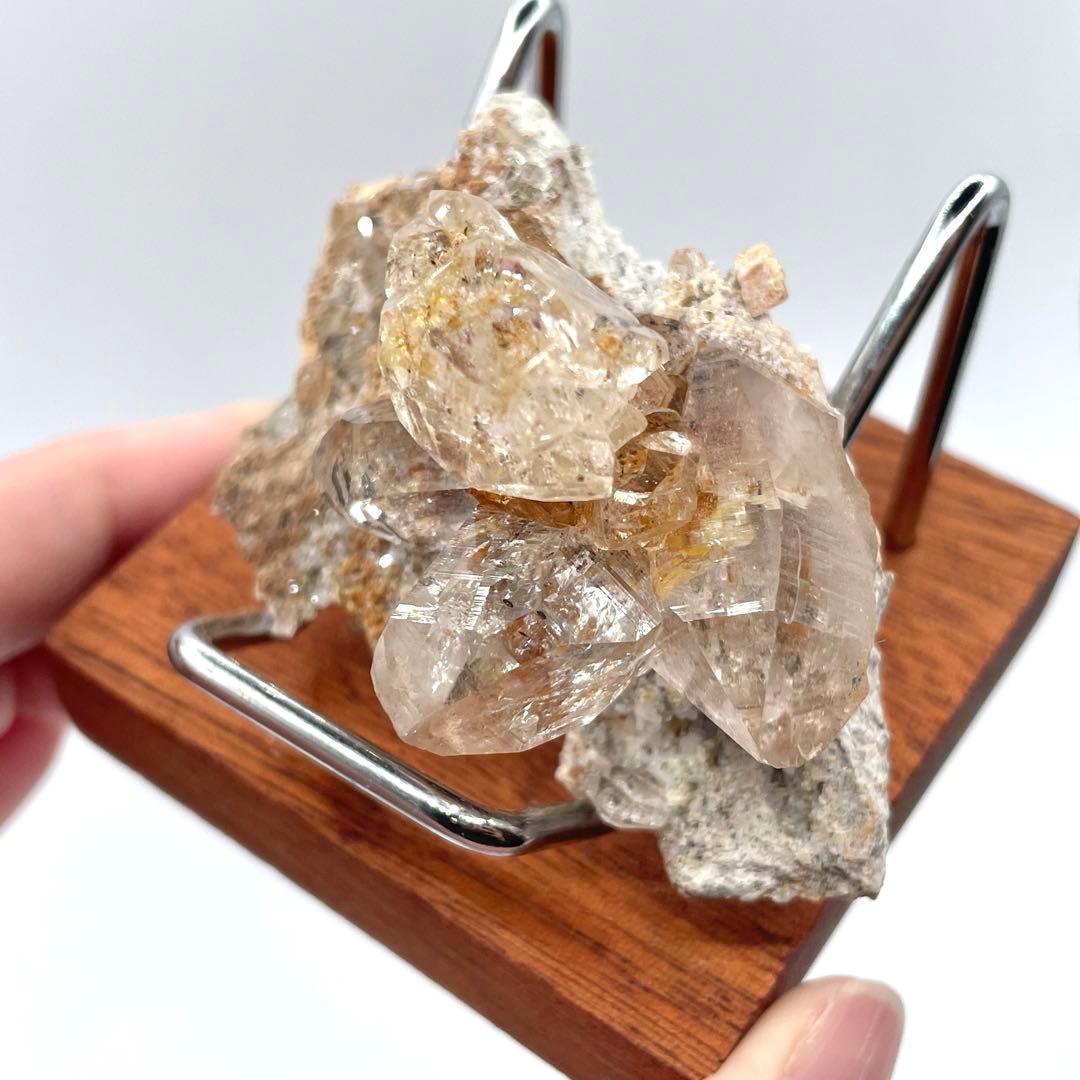 パキスタン産 クォーツ(水晶) 母岩付きクラスター 鉱物標本